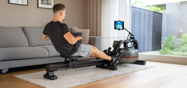 Veslovací trenažér s aplikacemi