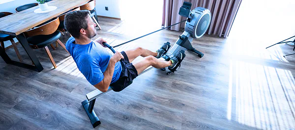 Vzduchovo-magnetický veslovací trenažér