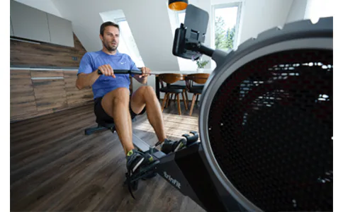 Jak cvičit na veslovacím trenažéru?