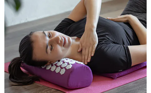 Akupresurní podložky na bolesti páteře, hlavy i nohou