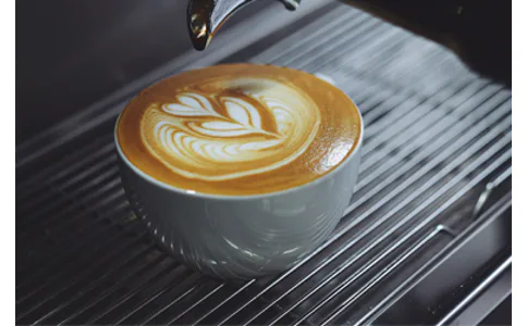 Kdy pít kávu? Určitě ne po probuzení!