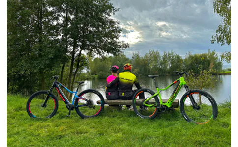 Máte elektrokolo? Tyhle doplňky by vám neměly chybět