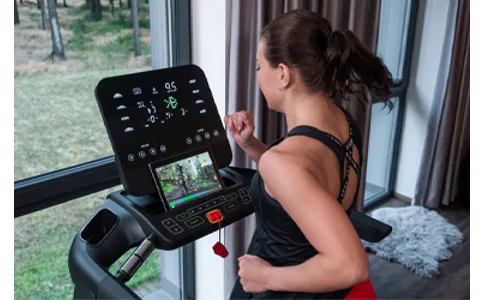 Čím se liší běh na pásu od běhání venku?