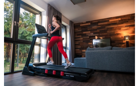 Výhody běžeckého trenažéru: Proč je ideální na zimní měsíce?