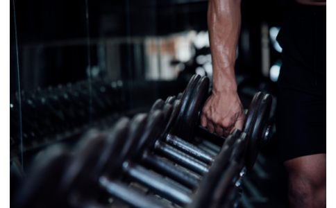 Jak se nebát prvního tréninku v posilovně