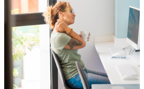 Jak předejít bolestem zad při celodenním sezení? | Fitham.cz