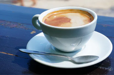 Káva s máslem: Vyzkoušejte trend „neprůstřelné kávy“