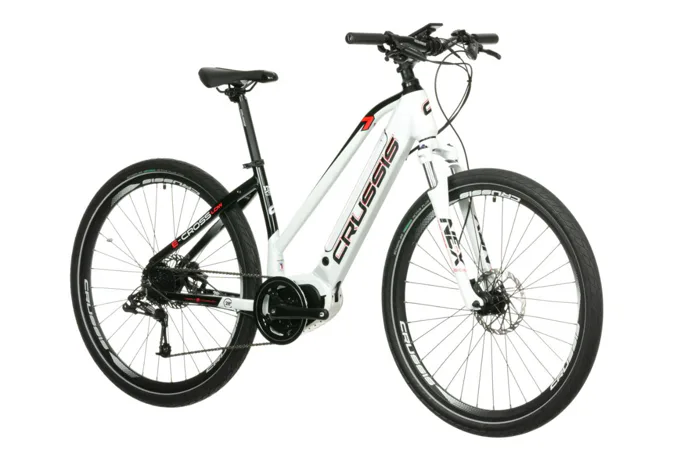 CRUSSIS e-Cross Low 7.8 19" bílo-černá 2023