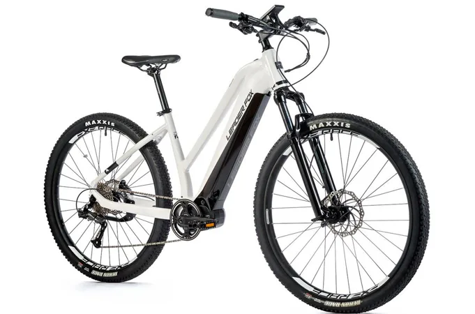 LEADER FOX AWALON-2 20" /29"/ bílá 2023