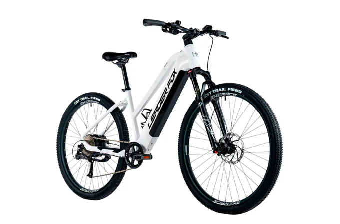 LEADER FOX ARIMO-1 Dámské 16,5" /29"/ bílá 2024